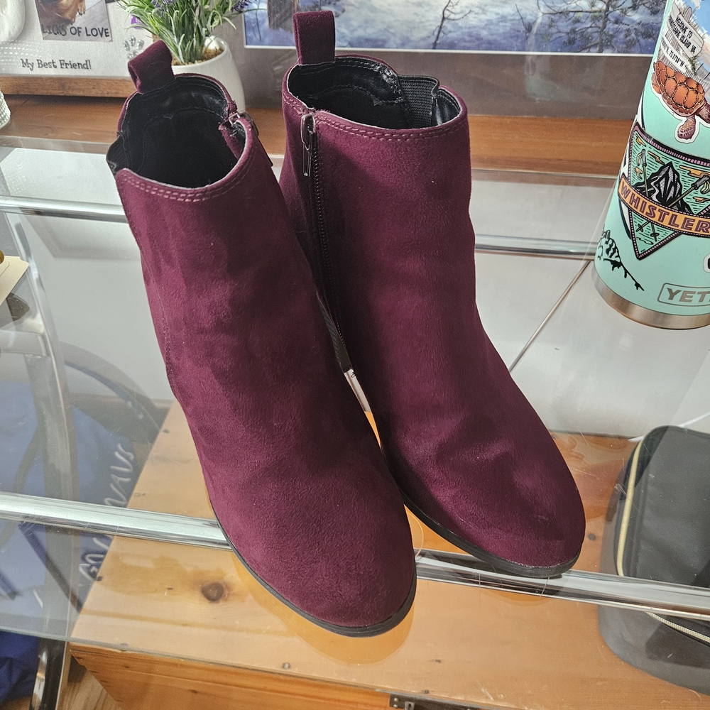 Women's Suede Ankle Boots - Burgundy